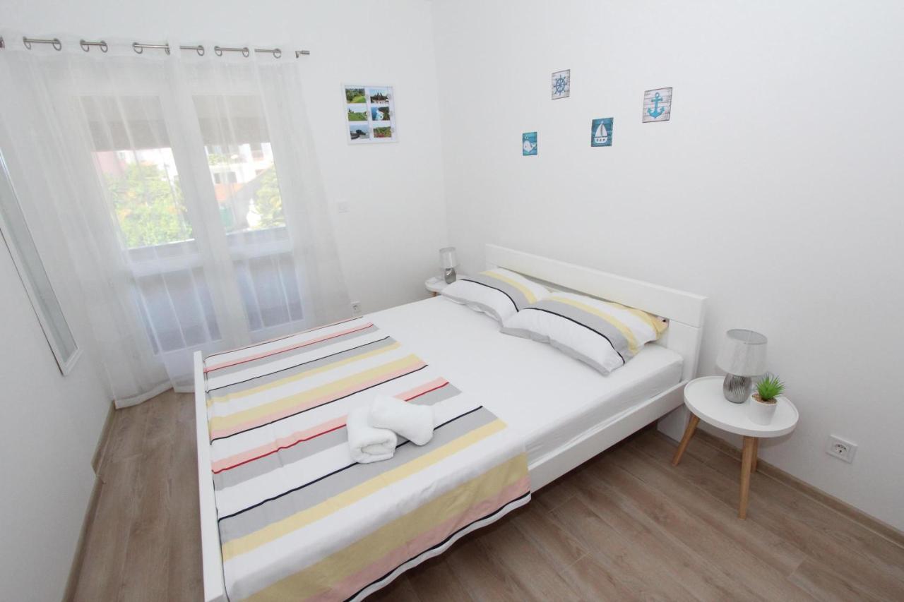 Apartments Eni โรวีน ภายนอก รูปภาพ