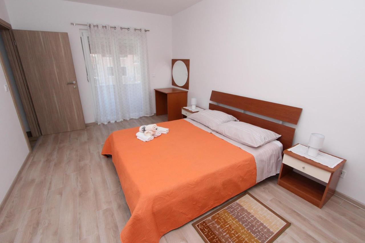 Apartments Eni โรวีน ภายนอก รูปภาพ