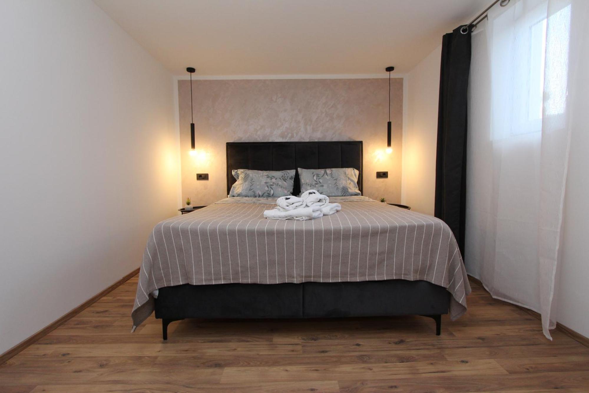 Apartments Eni โรวีน ภายนอก รูปภาพ